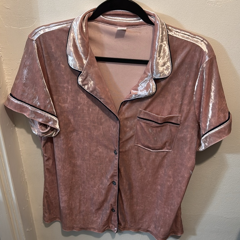 Old Navy Women’s Velvet Pink Pajama Collared Top - Picture 3 of 8